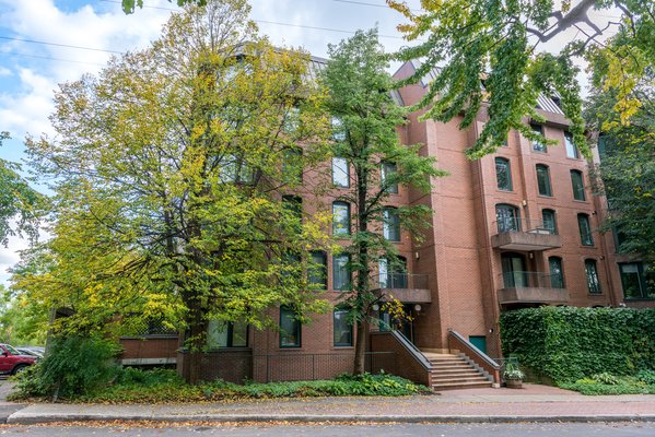 12-110 Rideau Terrace